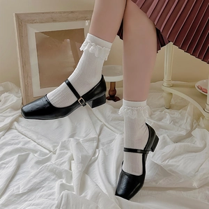Chaussures Mary Jane noires rétro à bout carré avec chaussettes à bordure dentelle