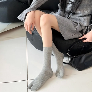Close-up of light gray ribbed split toe tabi socks worn by model for a comfortable fit