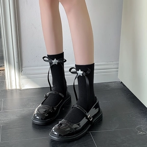 Chaussettes blanches style ballet avec nœud et étoiles et chaussures Mary Jane