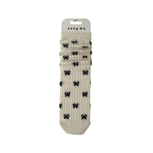Chaussettes mi-mollet en tricot blanc crème avec motifs nœuds noirs pour femmes