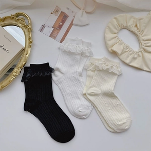 Dreier-Set mittelhohe Socken mit Spitzenbesatz in Schwarz, Weiß und Beige