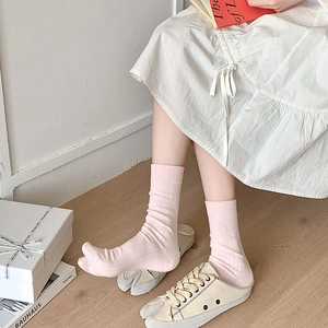 Japanese style light pink ribbed split-toe socks in crew length for flip-flops