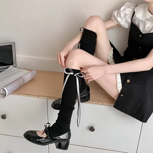 Jambières tricotées noires de style japonais avec rubans blancs et chaussures Mary Jane