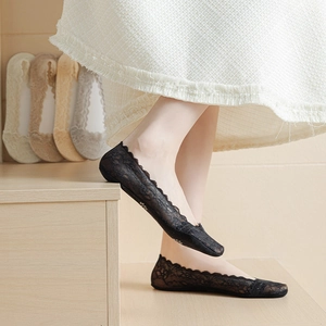 Détails de chaussettes invisibles en dentelle pour femmes avec texture de semelle antidérapante