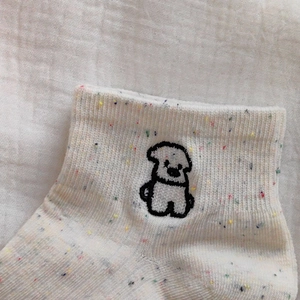 Close-up of white nep yarn cotton socks featuring cute puppy embroidery and rib knit cuffs