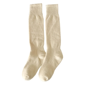 Cremefarbene Kniestrümpfe aus dickem Thermostrick für Damen im Herbst und Winter