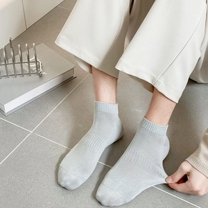 Men's light grey cotton ankle socks featuring high elasticity and breathable mesh knit