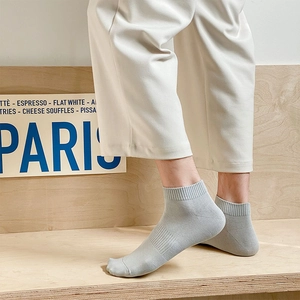 Detail of light grey cotton low cut ankle socks with ribbed cuffs and compression texture