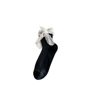 Chaussettes mi-mollet noires style JK avec dentelle blanche et nœud papillon