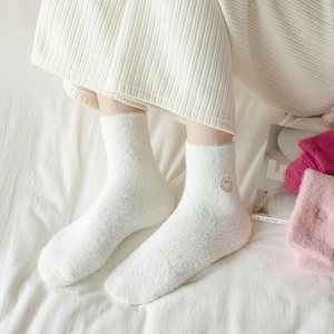 Calze invernali termiche in peluche con ricamo a forma di faccina in bianco e rosa