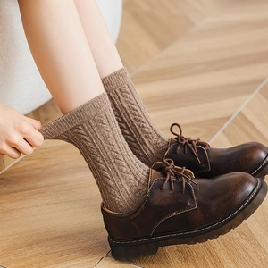 Brown cable knit socks in warm cotton blend with retro vintage leather shoes
