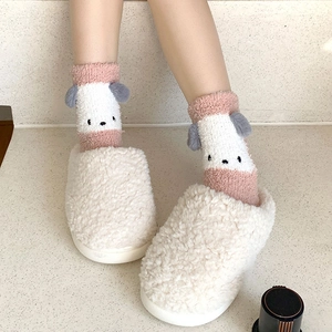 Chaussettes mignonnes en polaire corail ours 3D avec des chaussons en peluche doux