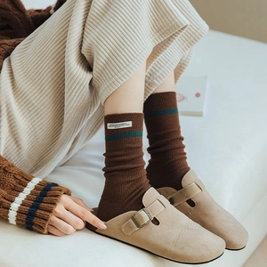Calze giapponesi in cashmere marrone a righe con sabot in camoscio per l'autunno inverno