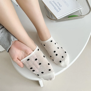 Breathable white mesh invisible socks with black polka dots and high elasticity
