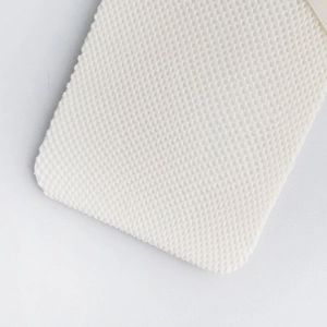 Nahaufnahme der weißen atmungsaktiven Hohlnetzstruktur und Honigwaben-Spitze für Socken