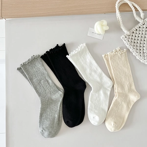 Quatre paires de chaussettes japonaises à volants avec texture ajourée en losange de couleurs