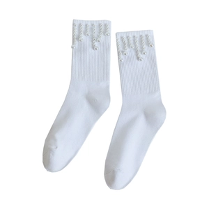 Chaussettes en coton blanc avec franges de perles élégantes et accents perlés