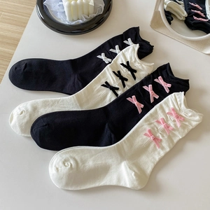 Chaussettes en coton de style japonais avec nœuds rubans et texture côtelée verticale