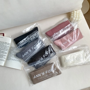 Calcetines altos de punto acanalado en 7 colores con bolsas de cremallera premium