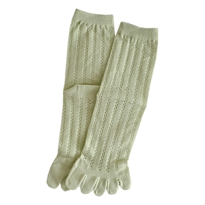 Sage green hollow mesh five-finger socks with breathable knit and ribbed cuffs