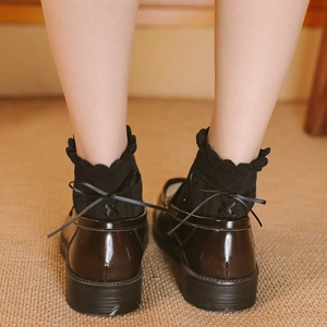 Calzini corti neri stile Lolita giapponese con fiocchi di nastro e bordi a balze