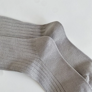 Detail showing high-quality ribbed knit texture and reinforced heel on grey cotton socks