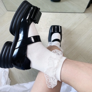 Chaussettes japonaises Lolita en dentelle blanche avec chaussures Mary Jane en cuir verni