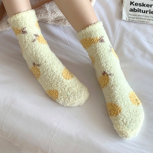 Chaussettes en polaire corail à pois jaunes pour femmes, chaussettes d'hiver chaudes et douces