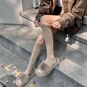 Chaussettes hautes japonaises kaki à côtes pour femmes avec texture d'hiver