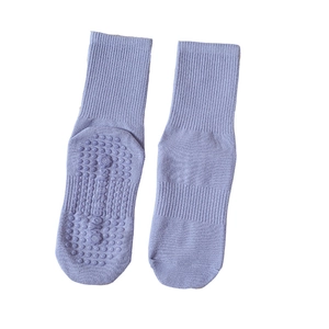 Chaussettes de yoga lavande avec picots en silicone et motifs floraux pour pilates