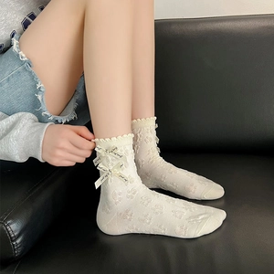 Chaussettes blanches en dentelle fleurie style japonais avec nœud en satin pour femmes