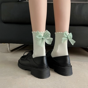 Chaussettes à volants vert menthe avec grand nœud en organza vues de l'arrière