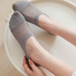 Breathable mesh low-cut no-show socks in grey for women, perfect for summer invisible wear