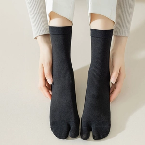Japanese style black two-toe split tabi socks in minimalist ribbed knit cotton