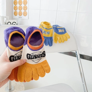 Close-up of five-finger no-show socks with GIANTS embroidery and silicone non-slip heel