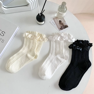 Pack de 3 chaussettes Lolita avec bordures en dentelle soyeuse en blanc et noir