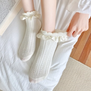 Chaussettes montantes blanches Lolita en maille avec bordure en dentelle et ruban soyeux