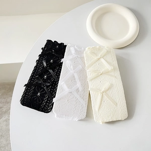 Spitzen-Kniestrümpfe mit Schleifen-Details in Schwarz Weiß und Beige Farben