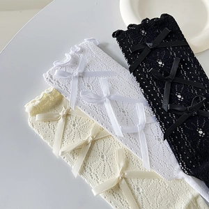 Spitzen-Beinstulpen aus Netzstoff mit Satinschleifen in Weiß, Beige und Schwarz