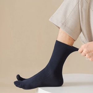 Navy blue crew socks for men with high elasticity and classic vertical ribbed knit texture