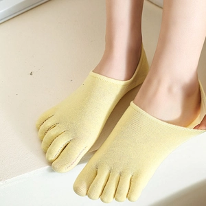 Detailed close-up of light yellow five-finger invisible socks with anti-slip silicone