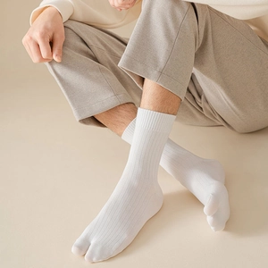 Men's white ribbed tabi socks for flip-flops with a comfortable mid-calf design