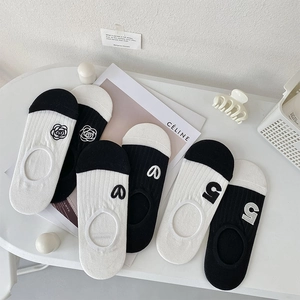 Women Invisible Boat Socks Cotton Blend Ribbed Knit Non-Slip Silicone Heel Low Cut Camellia Heart Number Decoration