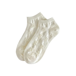 White low-cut cotton socks with embossed floral knit patterns and ribbed cuffs for women