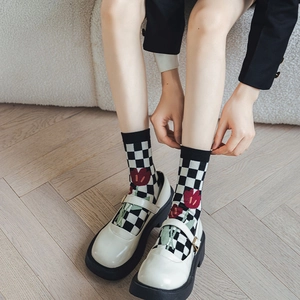 Fünf-Finger-Baumwollsocken mit Schachbrettmuster und roten Tulpen für Damen im Set