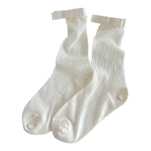 Chaussettes blanches à côtes pour filles avec nœuds en soie et texture respirante