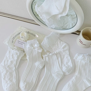 Chaussettes blanches Lolita avec dentelle, nœuds en satin et perles, style vintage