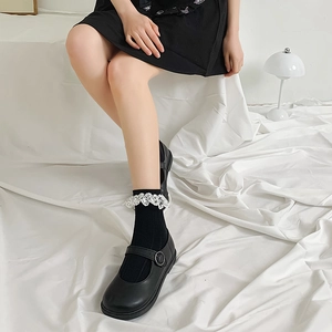 Chaussettes mi-mollet noires style japonais avec dentelle blanche et petit nœud