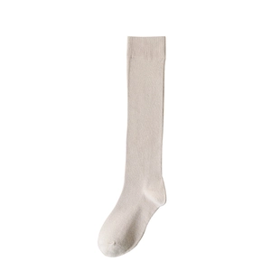 Chaussettes montantes beiges minimalistes en coton mélangé avec design plat épuré