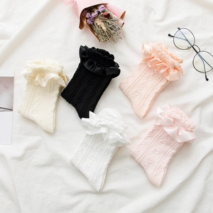 Mise à plat de cinq couleurs de chaussettes JK avec tricot torsadé cœur et bord satiné